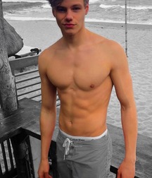 Hunks 5be887c33e221.jpg