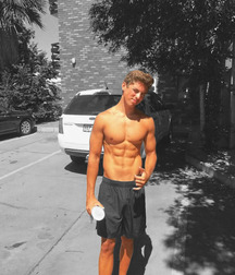 Hunks 5be88827582b6.jpg