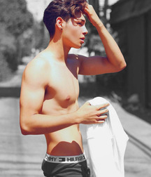 Hunks 5be8886b2d06c.jpg