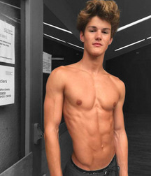 Hunks 5be888a9eb275.jpg