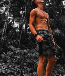 Hunks 5be8898a32849.jpg