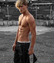 Hunks 5be88a89db17b.jpg