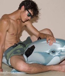 shirtless boys 5be9a7f946346.jpg