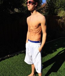 shirtless boys 5be9a802318c6.jpg
