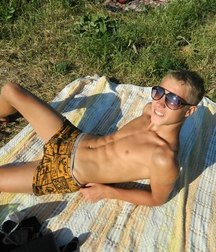 shirtless boys 5be9a98400ee6.jpg