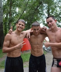 shirtless boys 5be9e096a1f99.jpg