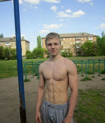 shirtless boys 5be9e1388ef72.jpg