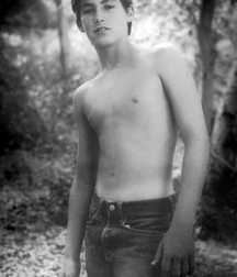 shirtless boys 5be9e232e2804.jpg