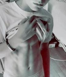 shirtless boys 5bec3619209ef.jpg