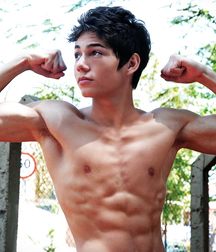 shirtless boys 5bec36842c45d.jpg