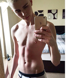 shirtless boys 5bec36b39a4a1.jpg
