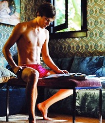 shirtless boys 5bec378e9beed.jpg
