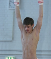 shirtless boys 5bec3829696b1.jpg
