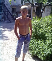 shirtless boys 5bed994683231.jpg