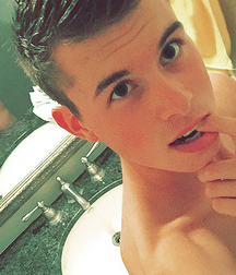 shirtless boys 5bed9a65ca31c.jpg