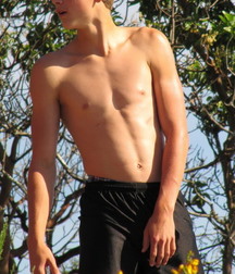 shirtless boys 5bed9d10e334f.jpg
