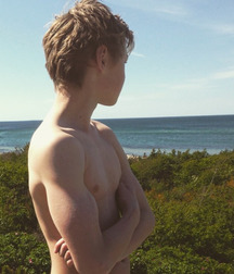 shirtless boys 5beefd553c818.jpg