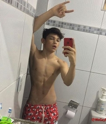 shirtless boys 5beeff2876b8e.jpg