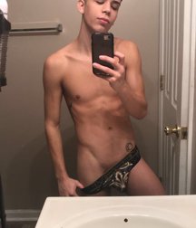shirtless boys 5befd9d904de8.jpg