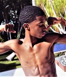 shirtless boys 5befda7f4822f.jpg
