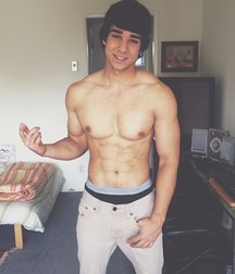 shirtless boys 5bf129d2407ed.jpg