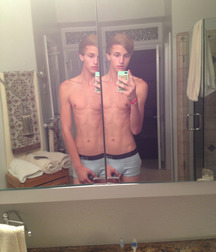 shirtless boys 5bf12a214b547.jpg