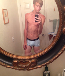 shirtless boys 5bf12a3b49882.jpg