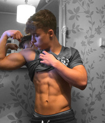 Hunks 5bf1c23045316.jpg