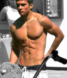 Hunks 5bf1c3dd12917.jpg