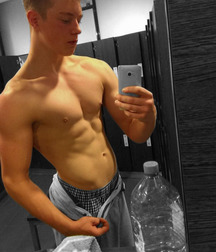 Hunks 5bf1c41b4cb50.jpg