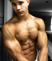 Hunks 5bf1c46648218.jpg
