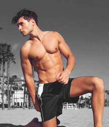 Hunks 5bf1c61407c2e.jpg