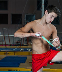 shirtless boys 5bf30daeac050.jpg