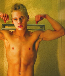 shirtless boys 5bf30f726d81a.jpg