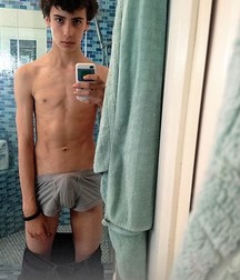 shirtless boys 5bf30fb593aae.jpg