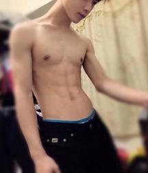 shirtless boys 5bf44f3984869.jpg