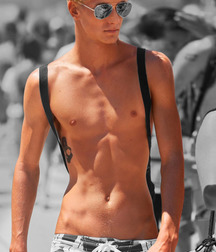 shirtless boys 5bf451d20924a.jpg