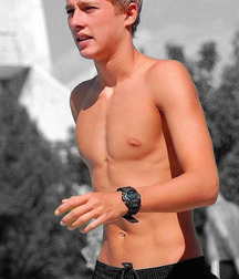 shirtless boys 5bf451da6ff77.jpg