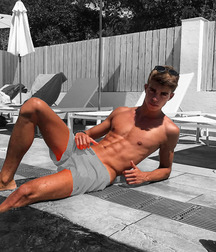 shirtless boys 5bf45239c619c.jpg