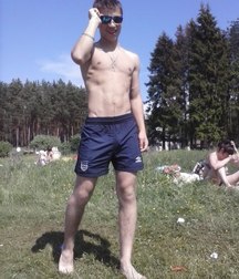 shirtless boys 5bf584ef2d296.jpg