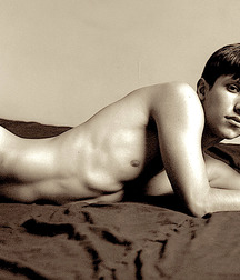 shirtless boys 5bf585e6847d6.jpg