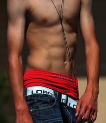 shirtless boys 5bf5873cca311.jpg