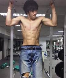 shirtless boys 5bf5875a04411.jpg