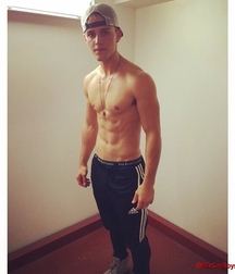 shirtless boys 5bf820b3aa513.jpg