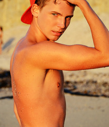 shirtless boys 5bf82169cab90.jpg