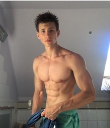 shirtless boys 5bf8239e8ef01.jpg