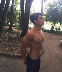 shirtless boys 5bf823c4760cc.jpg