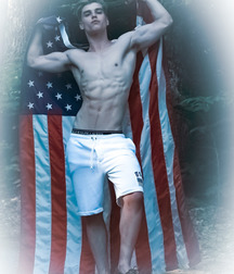 Hunks 5bf939f2531cf.jpg