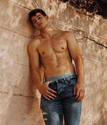 Hunks 5bf93aa4ed376.jpg
