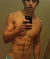 Hunks 5bf93aaf7b563.jpg